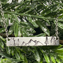 Load image into Gallery viewer, silver mountain bar necklace